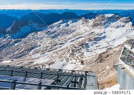ドイツ最高峰、ツークシュピッツエ頂上, Zugspitze peak 2962m in German 59834171