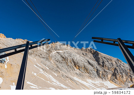 ドイツ最高峰、ツークシュピッツエ頂上, Zugspitze peak 2962m in German 59834172