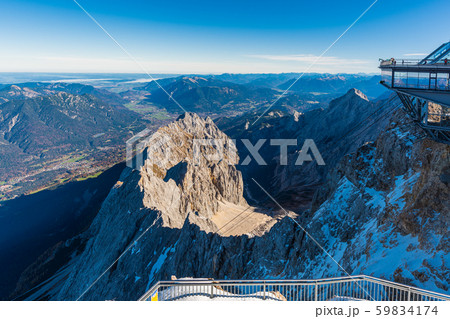 ドイツ最高峰、ツークシュピッツエ頂上, Zugspitze peak 2962m in German 59834174