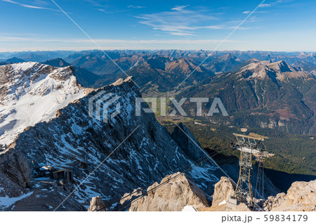 ドイツ最高峰、ツークシュピッツエ頂上, Zugspitze peak 2962m in German 59834179
