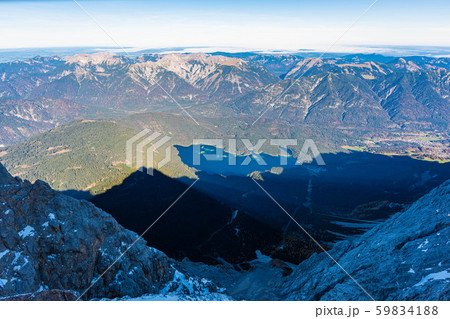 ドイツ最高峰、ツークシュピッツエ頂上, Zugspitze peak 2962m in German 59834188