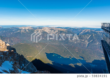 ドイツ最高峰、ツークシュピッツエ頂上, Zugspitze peak 2962m in German 59834191