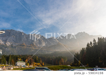 ドイツ最高峰、ツークシュピッツエ頂上, Zugspitze peak 2962m in German 59834198