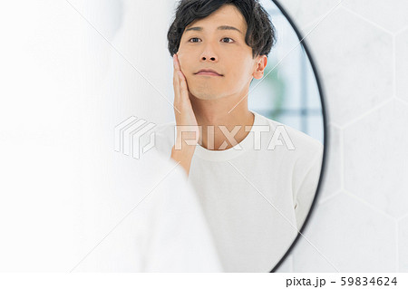 若い男性、洗面所 59834624