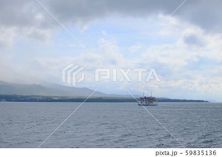 桜島に向かう桜島フェリーの風景 59835136