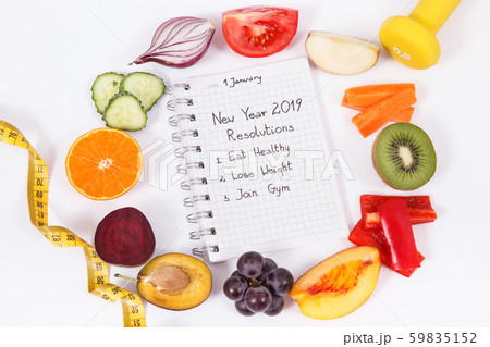 Goals for new year 2019 in notepad, fresh fruits 59835152