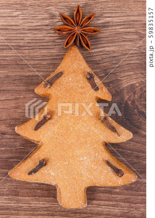 Gingerbreads in shape of christmas tree 59835157