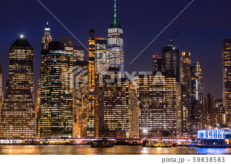 《ニューヨーク》マンハッタンの夜景・ブルックリンブリッジハイツプロムナード 59838583