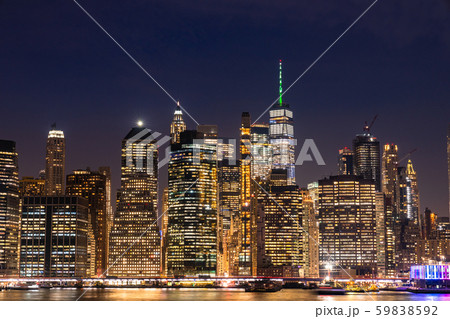 《ニューヨーク》マンハッタンの夜景・ブルックリンブリッジハイツプロムナード 《ニューヨーク》マンハッタンの夜景・ブルックリンブリッジハイツプロムナード 59838592