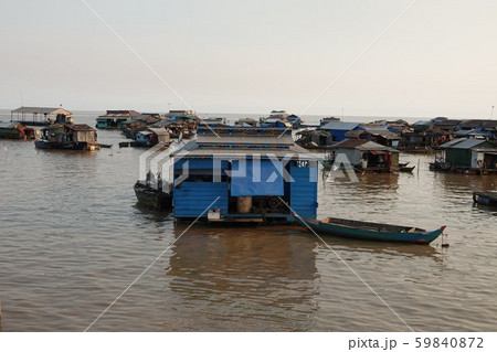 トンレサップ湖での生活 59840872