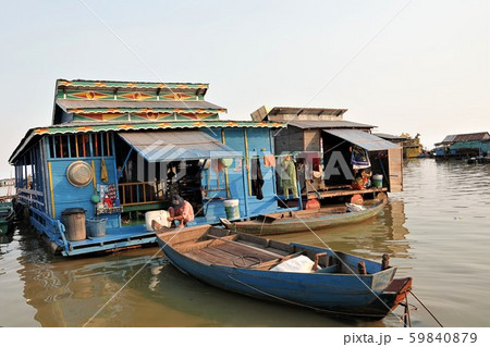 トンレサップ湖での生活 トンレサップ湖での生活 59840879