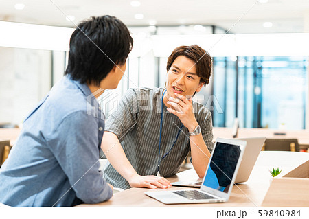 オフィス ビジネスマン ビジネス パソコン エンジニア オフィス ビジネスマン ビジネス パソコン エンジニア 59840984