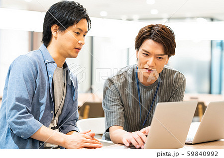 オフィス ビジネスマン ビジネス パソコン エンジニア オフィス ビジネスマン ビジネス パソコン エンジニア 59840992