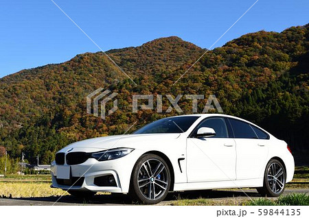 紅葉とBMW 59844135