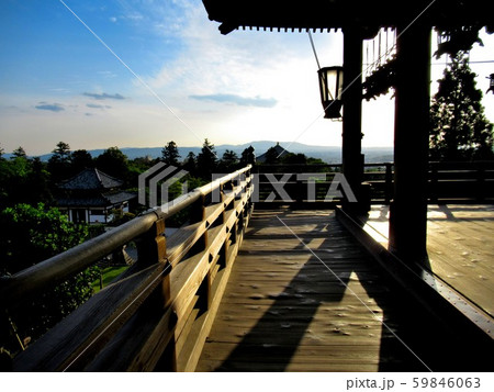 奈良・東大寺・二月堂・夕暮れ近くが美しい、回廊から生駒山の眺め（１） 59846063