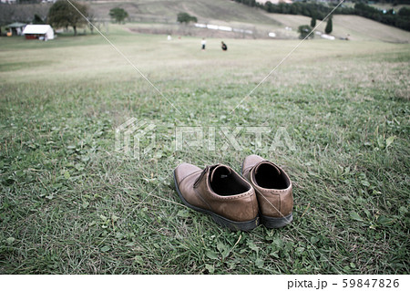 革靴 疲れた革靴 過労イメージ 革靴 疲れた革靴 過労イメージ 59847826