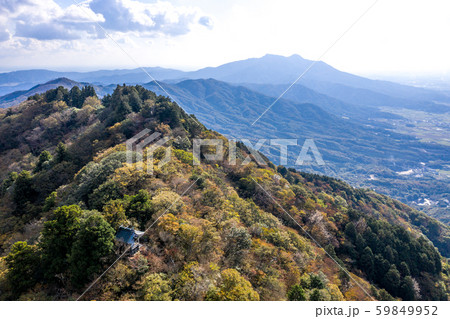茨城県 加波山の山頂と遠景に筑波山 59849952