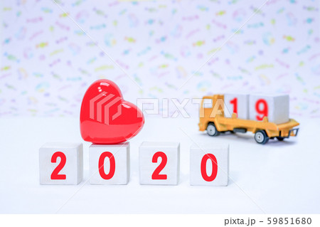 2020年の新年の準備のためブロックを整理するイメージ Happy New Year 2020 2020年の新年の準備のためブロックを整理するイメージ Happy New Year 2020 59851680