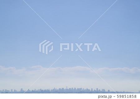 大阪 梅田 高層ビル 遠景 PPT 背景 素材 青　グラデ　バック 空多め 59851858