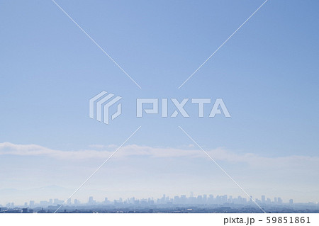 大阪 梅田 高層ビル 遠景 PPT 背景 素材 青　グラデ　バック 広角寄り 59851861