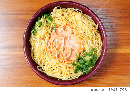 コンビニパスタ　明太マヨのスパゲティ 59854798