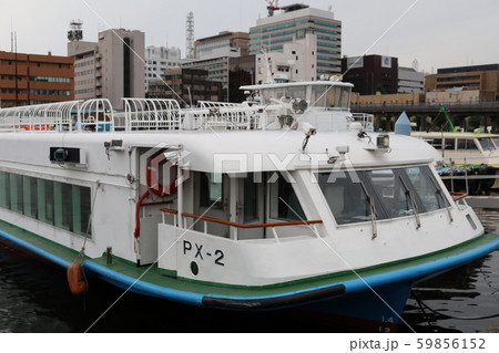 横浜港の観光船 59856152