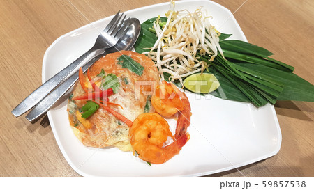 Thai noodle dish Pad Thai with prawns and omelet Thai noodle dish Pad Thai with prawns and omelet 59857538