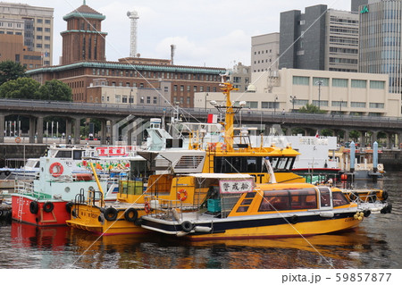 横浜港に停泊中の警戒船 59857877