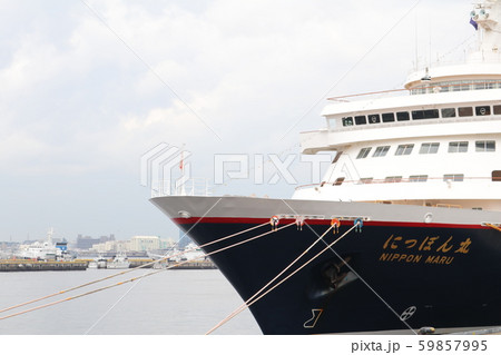 大さん橋に停泊中のにっぽん丸 59857995