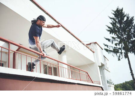 Young sports man doing parkour in the city. 59861774