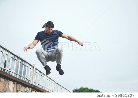Young sports man doing parkour in the city. 59861807