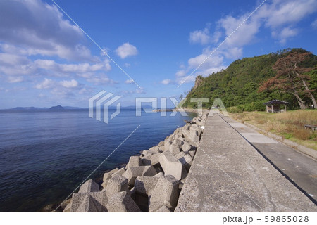 隠岐の島の屋那の松原付近からの眺め（島根県隠岐郡隠岐の島町） 59865028