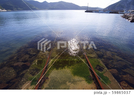 隠岐の島の屋那の松原の船小屋群付近（島根県隠岐郡隠岐の島町） 59865037