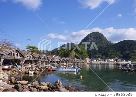 隠岐の島の屋那の松原の船小屋群付近（島根県隠岐郡隠岐の島町） 59865039