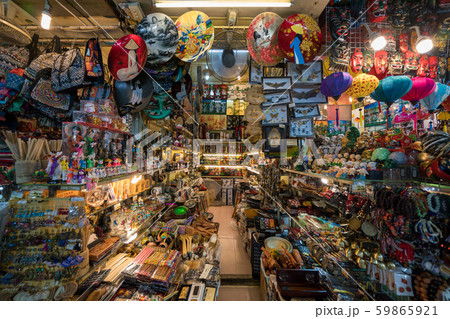 ベンタイン市場の商店 59865921