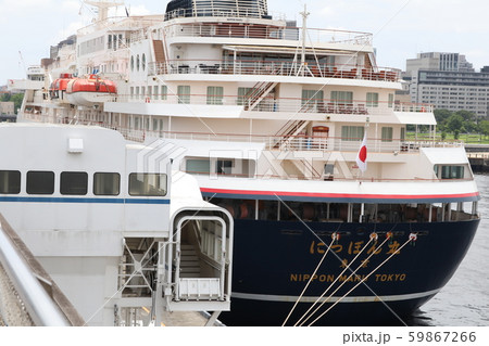大さん橋に停泊中のにっぽん丸 大さん橋に停泊中のにっぽん丸 59867266