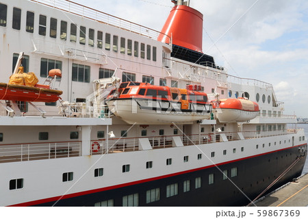 大さん橋に停泊中のにっぽん丸 59867369