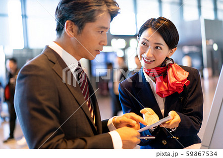 空港　案内　キャビンアテンダント 59867534