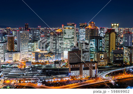 天空の広場、梅田スカイからの眺望、大阪梅田の超高層ビル群夜景 59869902