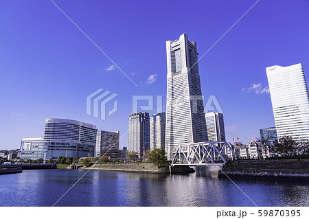 （神奈川県）横浜みなとみらい・汽車道　超高層ビル群 59870395