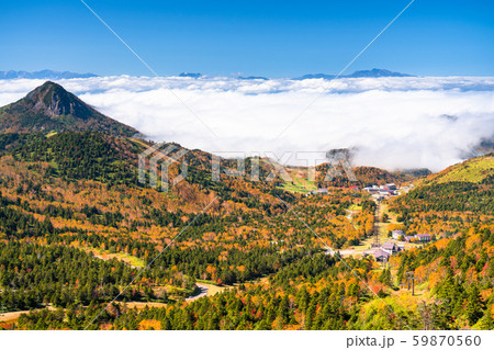 《長野県》秋の志賀高原・横手山山頂の眺め 59870560