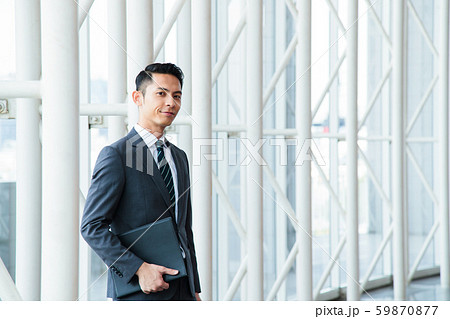 ビジネス オフィス ビジネスマン 男性 ビジネス オフィス ビジネスマン 男性 59870877