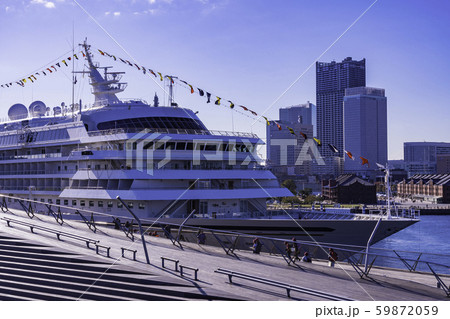 （神奈川県）横浜港大さん橋に係留された、飛鳥II 59872059