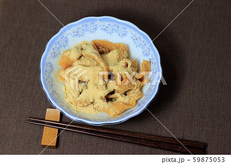 大分県の手延べ麺にきな粉をまぶしたおやつ、「やせうま」と呼ばれる小麦粉で作った麺のおやつ、 59875053