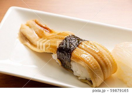 にぎり寿司盛り合わせの、煮穴子。 59879165