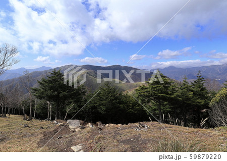 社山山頂付近より黒檜岳，鈴ヶ岳方面を望む 59879220