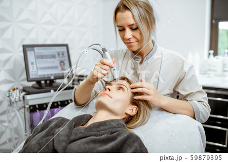Woman making vacuum hydro peeling at the beauty salon Woman making vacuum hydro peeling at the beauty salon 59879395