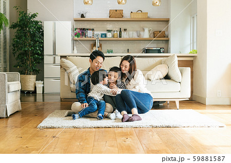 家族 親子 家庭 家 ポートレート 59881587