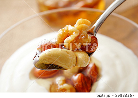 ヨーグルトとハニーナッツ 59883267