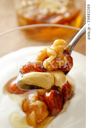 ヨーグルトとハニーナッツ 59883269